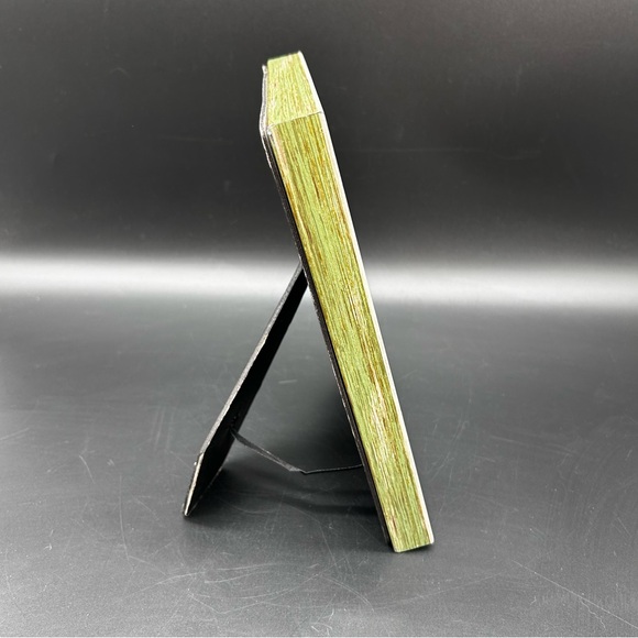 Frame made of Recycled Materials Green 7.5” x 9.5” - Picture 2 of 6